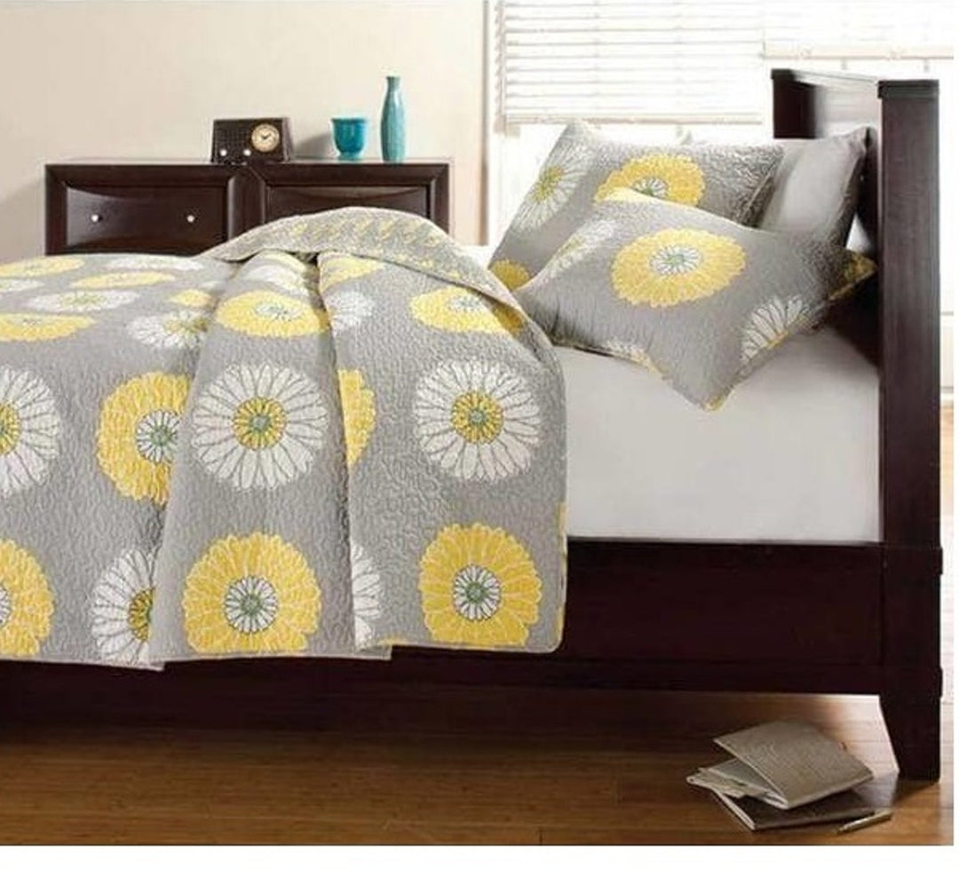 3 Piece Bright Garden oral Motif Quilt Set Queen Size Featuring Embroidered