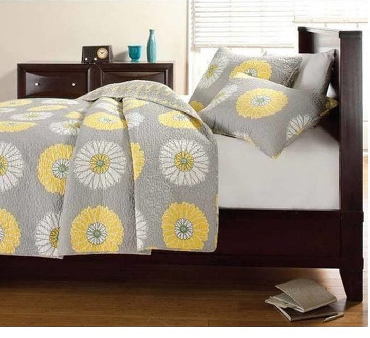 3 Piece Bright Garden oral Motif Quilt Set Queen Size Featuring Embroidered