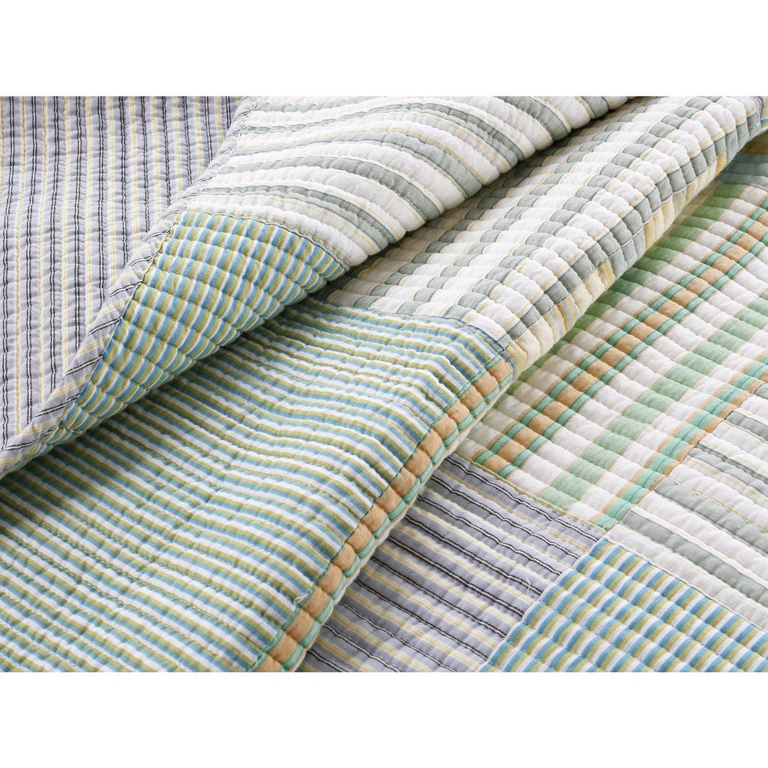 2 Piece Patchwork Themed Quilt Set Striped Pattern Bedding