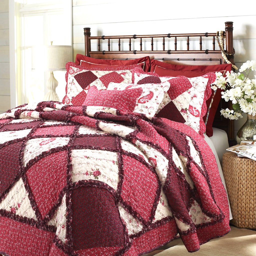 3 Piece Patchwork Garden Floral Theme Quilt Set Full/Queen Size Featuring