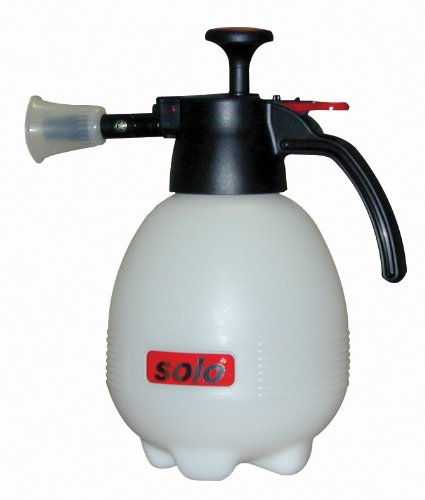SOLO 418 2 Liter One-Hand Pressure Sprayer Red and White