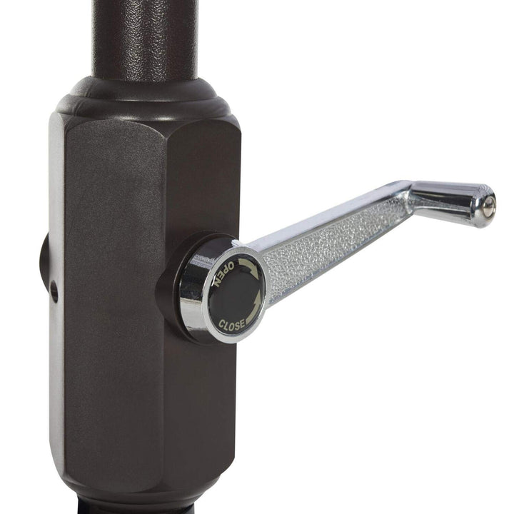 Safavieh Outdoor Collection Iris Fashion Line Auto Tilt Black and White 9-inch White/Black - Diamond Home USA