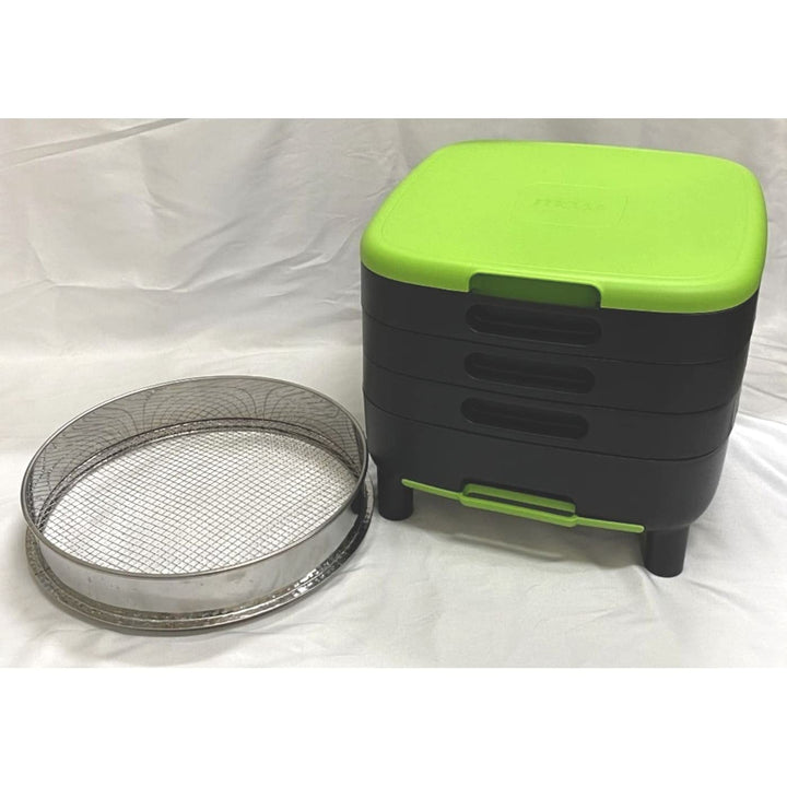 Maze Worm Farm (3 Trays) with Black Plastic