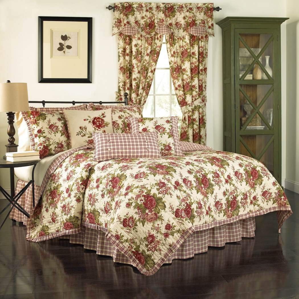 MPN 4 Piece Vintage Red Green White King Quilt Set Floral Themed Reversible