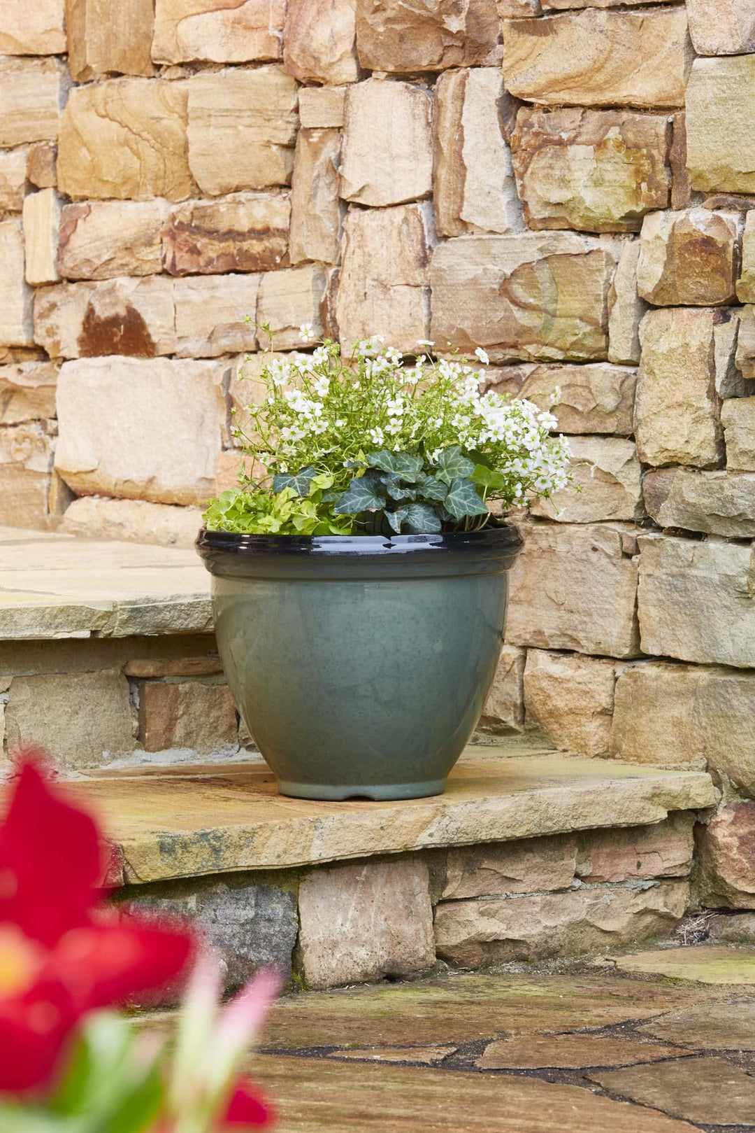 Southern Patio Heritage Outdoor Resin Planter with Drainage Hole and Plug - Diamond Home USA