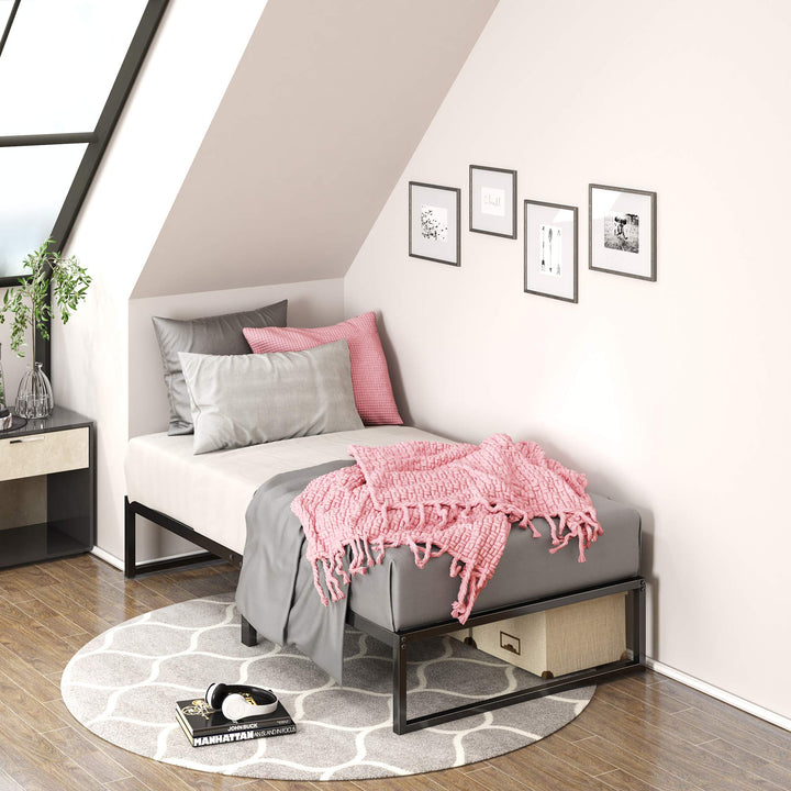 ZINUS Lorelai 12 Inch Metal Platform Bed Frame Mattress Foundation with Steel