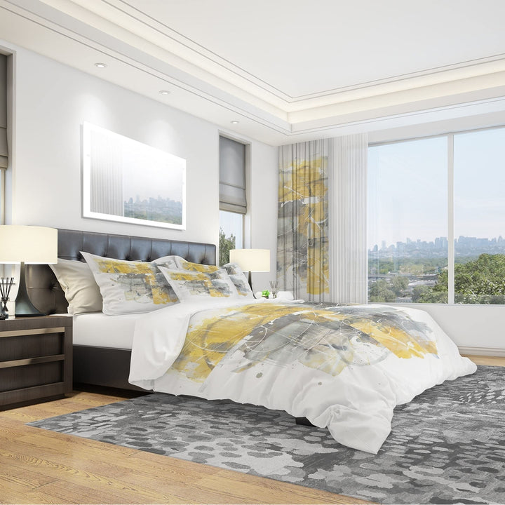 DESIGN ART Designart 'Moving in and Out of Traffic II Yellow Grey' Geometric Full/Queen Cover +2 Shams (comforter not included) - Diamond Home USA