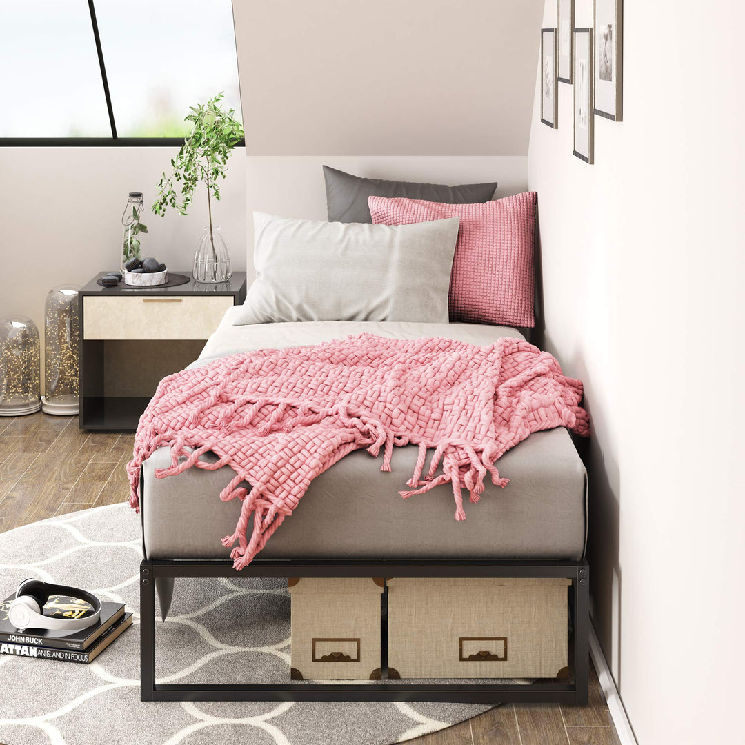 ZINUS Lorelai 12 Inch Metal Platform Bed Frame Mattress Foundation with Steel