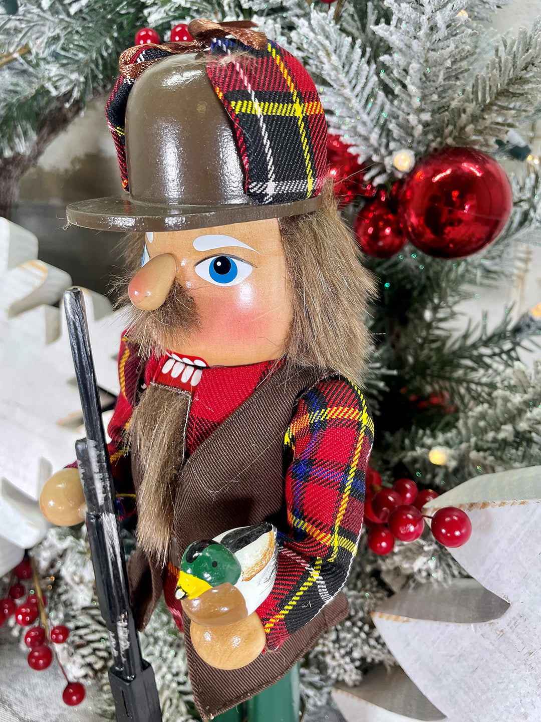 Santa's Workshop 70650 Duck Hunter Nutcracker 14" - Diamond Home USA
