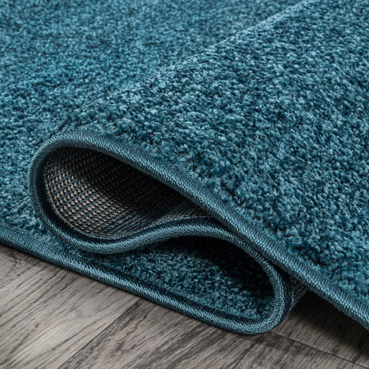 JONATHAN Y Tumbling Solid Low-Pile Area Rug
