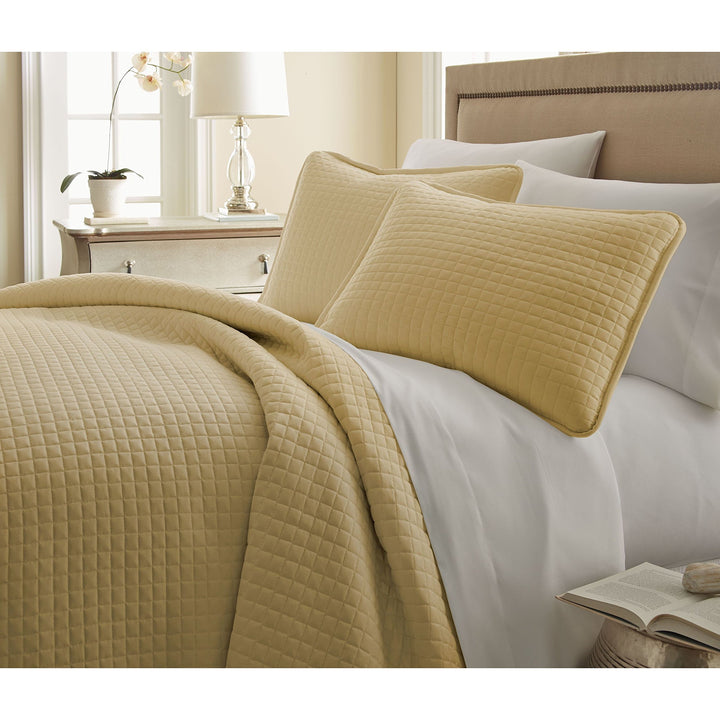 3 Piece Oversized Slate Quilt Set Square Pattern Themed