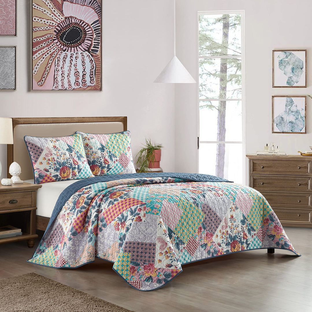 Stratford Park All Season Multi Color Floral Quilt Set with Pillow Shams King