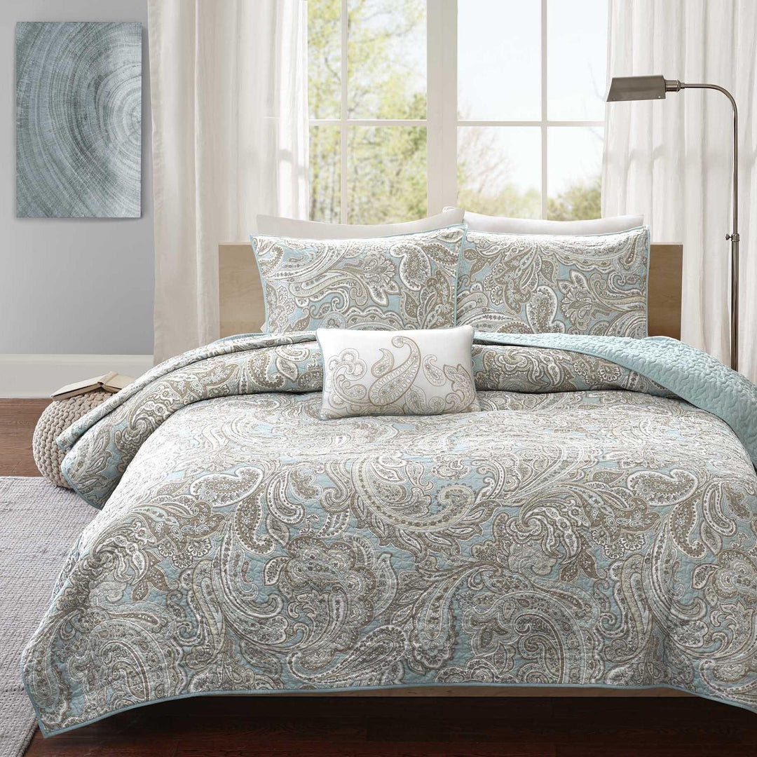 4 Piece Beautiful Coverlet Set Paisley Themed