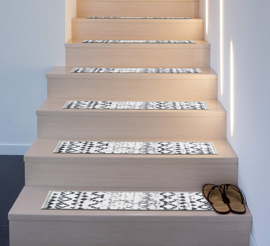 Rugshop Distressed Bohemian Non-Slip Stair Treads (Set of 4) 8.6" x 26" Cream - Diamond Home USA