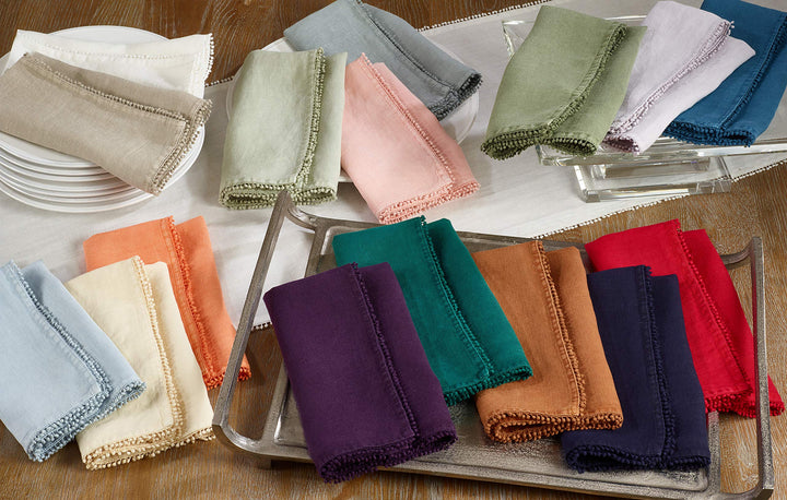 SARO LIFESTYLE 15062.PM20S Pomponin Collection Linen Pom Napkins (Set of 4)) 20" - Diamond Home USA