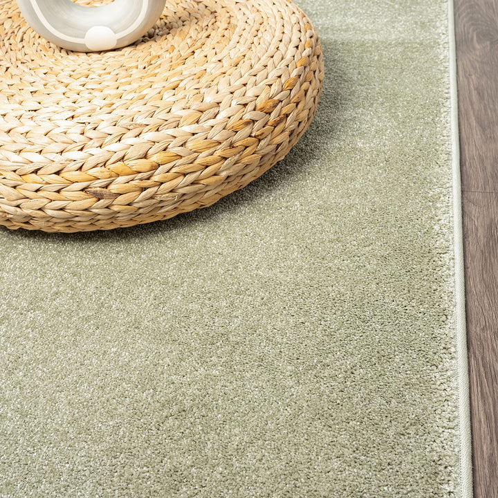 JONATHAN Y Tumbling Solid Low-Pile Area Rug