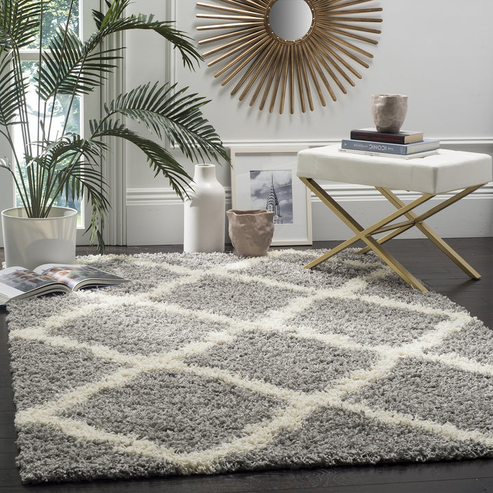 SAFAVIEH Dallas Shag Collection Accent Rug - 4' x 6' Grey & Ivory Trellis Design - Diamond Home USA