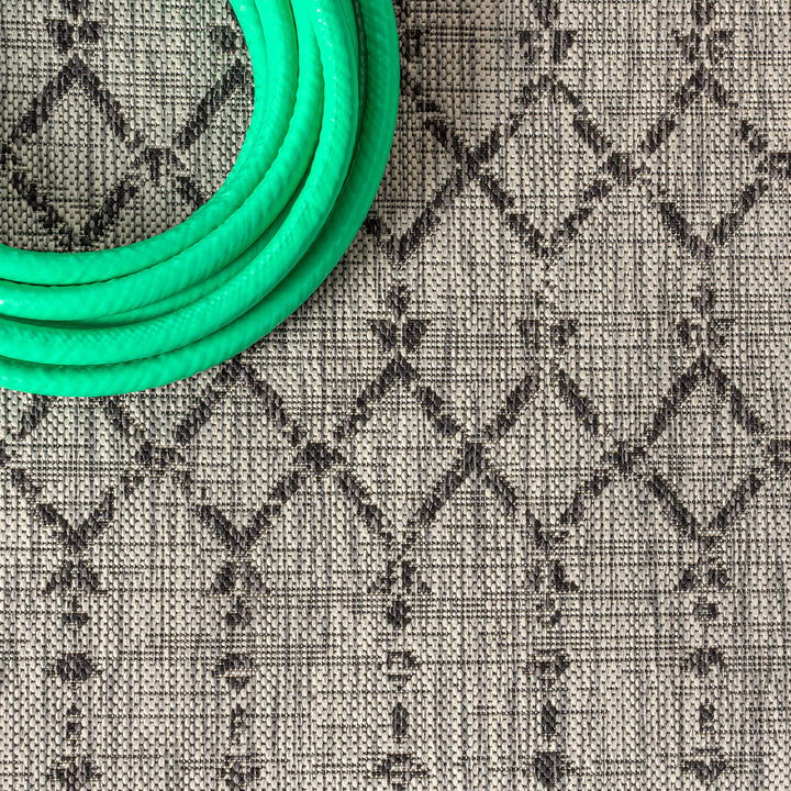 JONATHAN Y Trebol Moroccan Geometric Textured Weave Indoor/Outdoor Area Rug