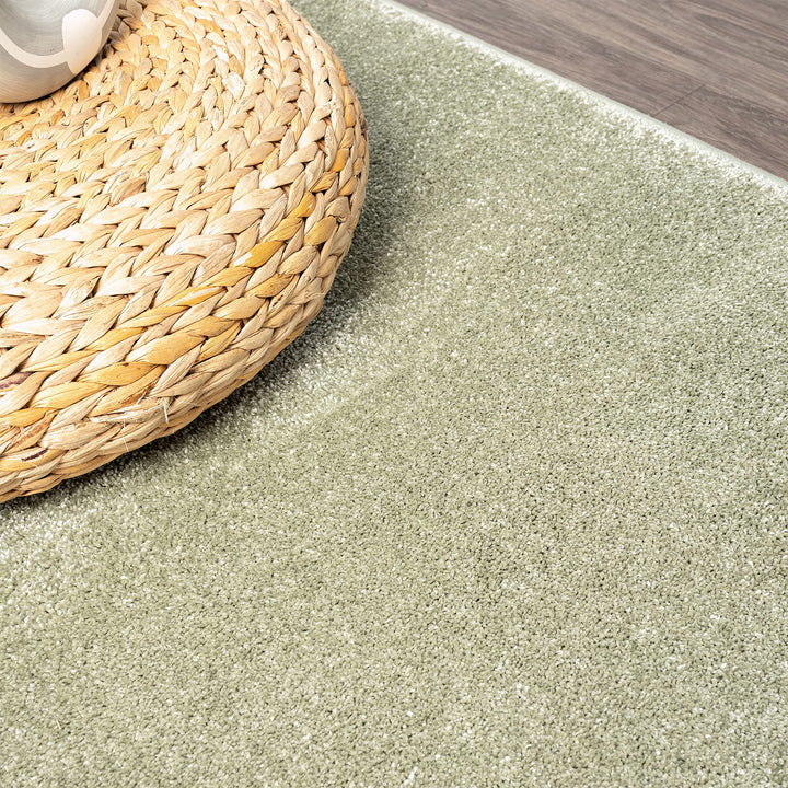 JONATHAN Y Tumbling Solid Low-Pile Area Rug
