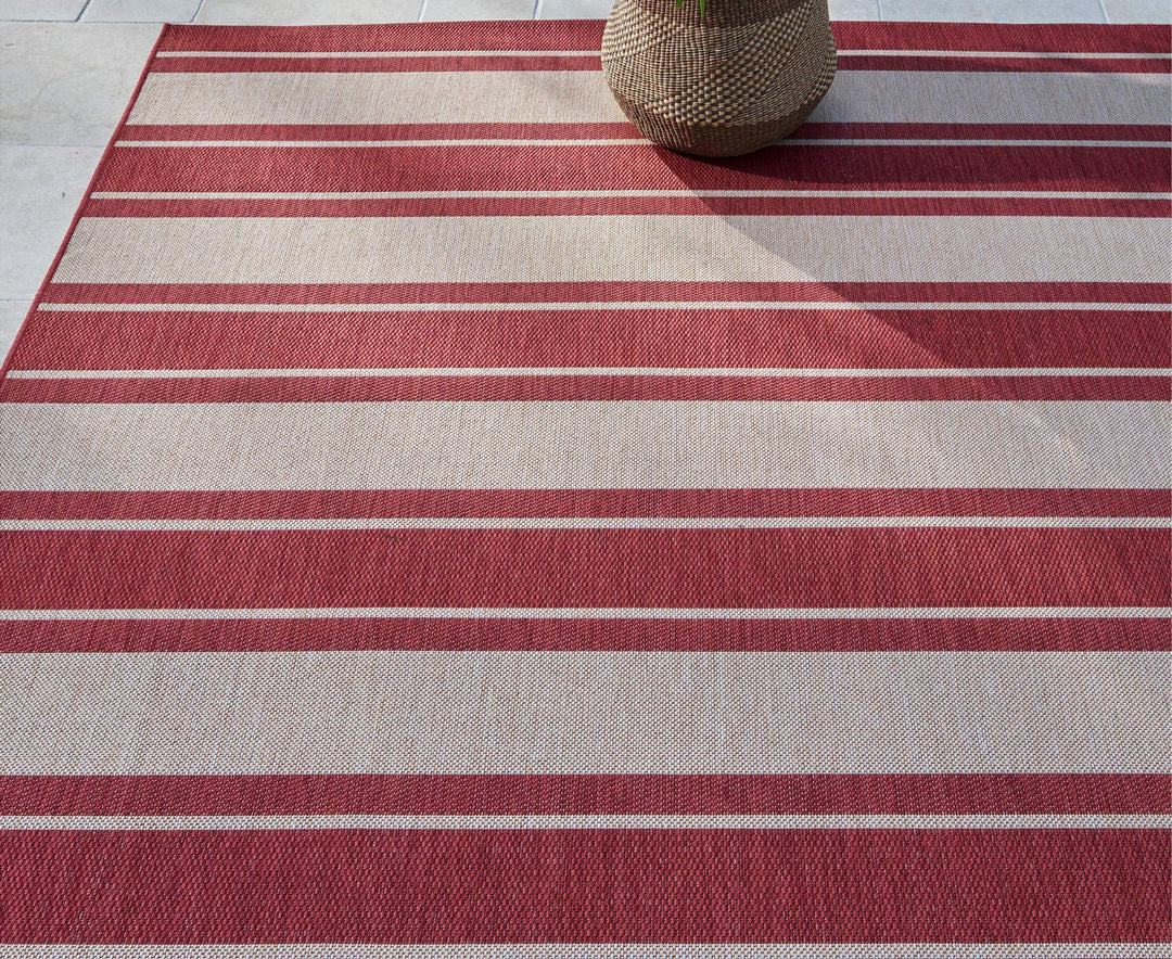 Gertmenian Indoor Outdoor Classic Flatweave Area Rug Stain & UV Resistant Carpet