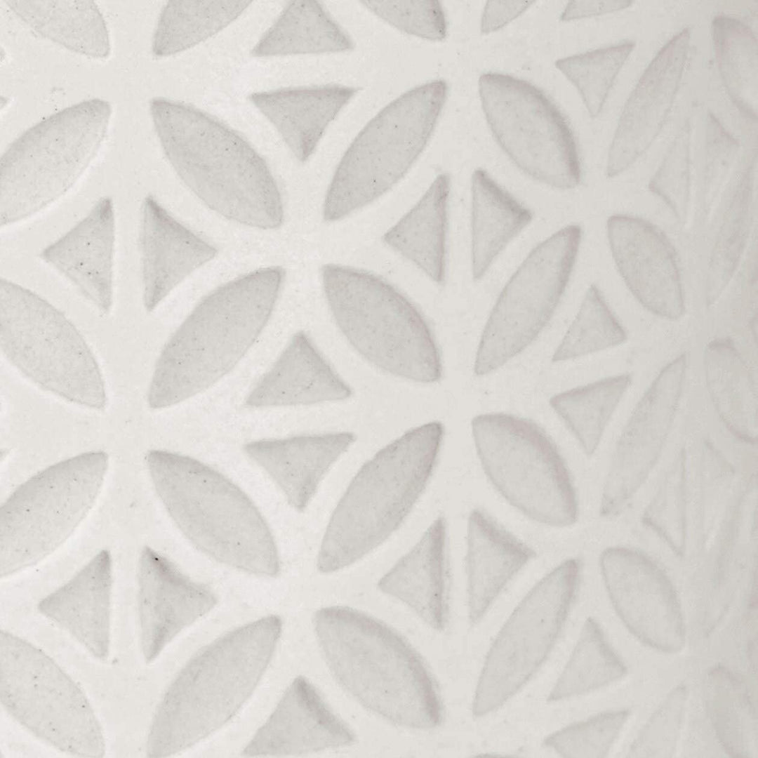 Watebasket White Motif Resin - Diamond Home USA