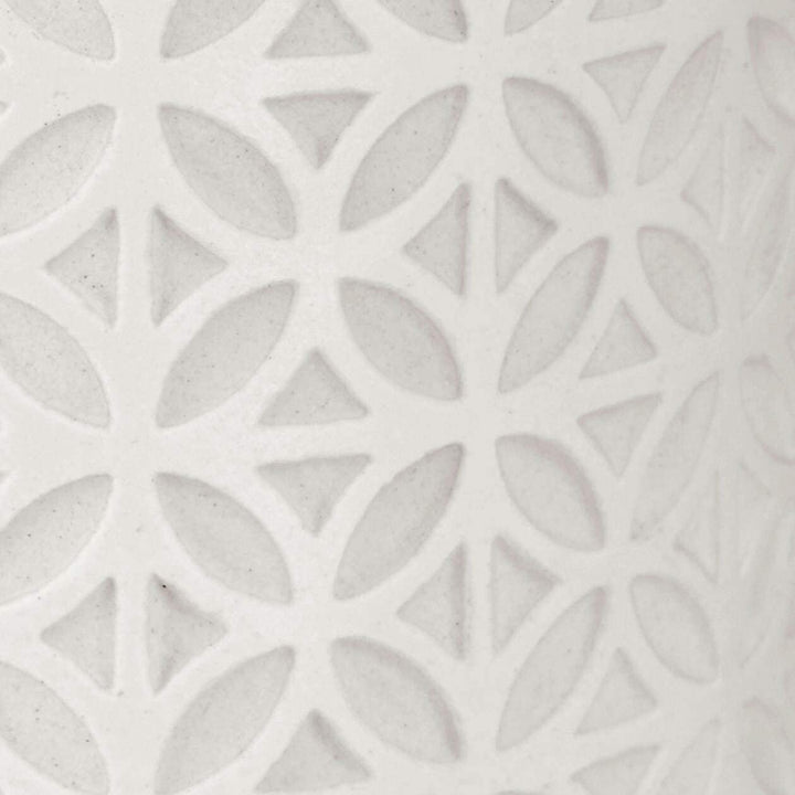Watebasket White Motif Resin - Diamond Home USA