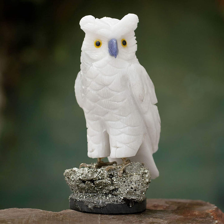 Handcrafted Onyx 'Vigilant Owl' Sculpture (Peru) Black