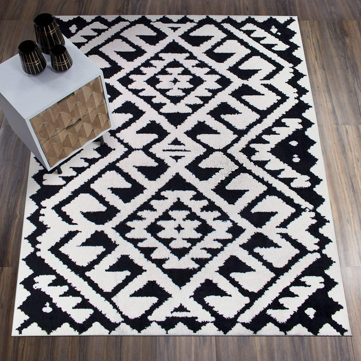 MISC Geometric Aztec Moroccan Pile Shag Accent Rug 5" X 7" Black White 5' 8'/Surplus Off White Polyester Latex Free Non Slip Pet Friendly