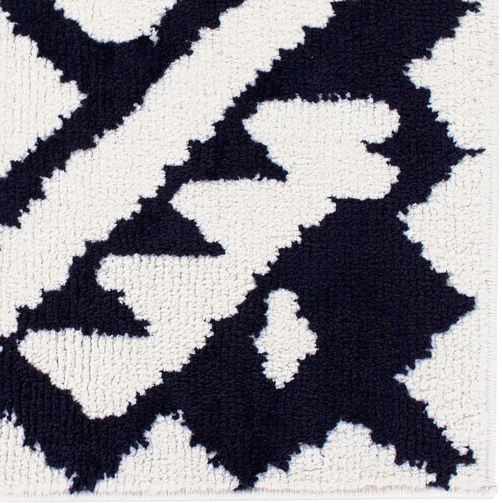 MISC Geometric Aztec Moroccan Pile Shag Accent Rug 5" X 7" Black White 5' 8'/Surplus Off White Polyester Latex Free Non Slip Pet Friendly