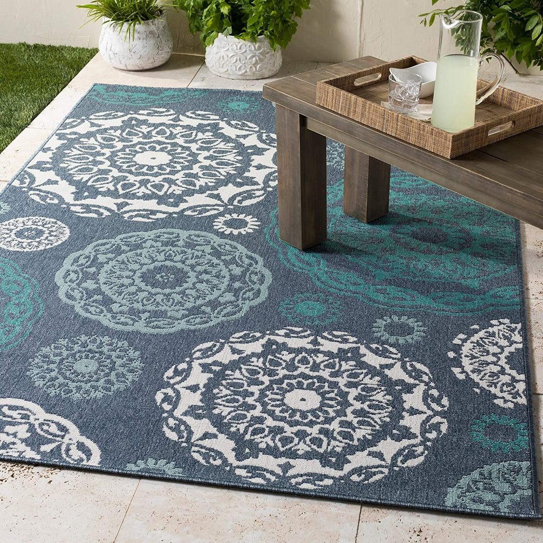 Transitional Navy Indoor/Outdoor Area Rug 7'3" Round Blue